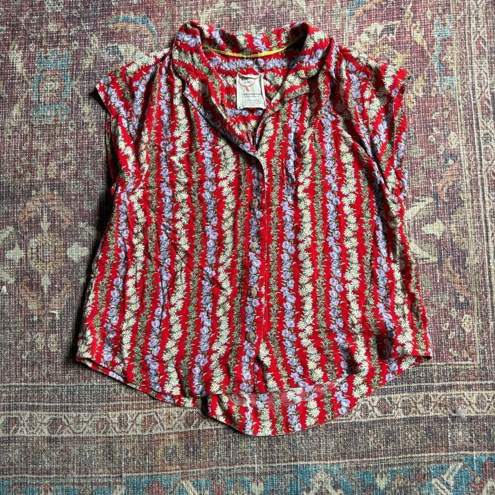 49 of 52 Conversations By Anthropologie Women’s Medium Red Floral Button-Up